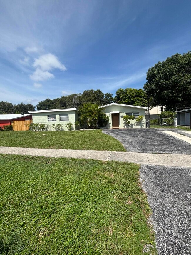 Building Photo - 9109 Bamboo Dr