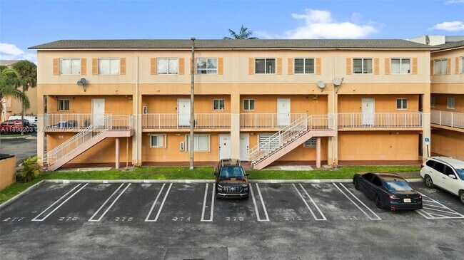 Building Photo - 6255 SW Kendale Lakes Cir