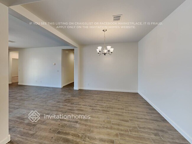 Foto del edificio - 682 W Belmont Red Trail