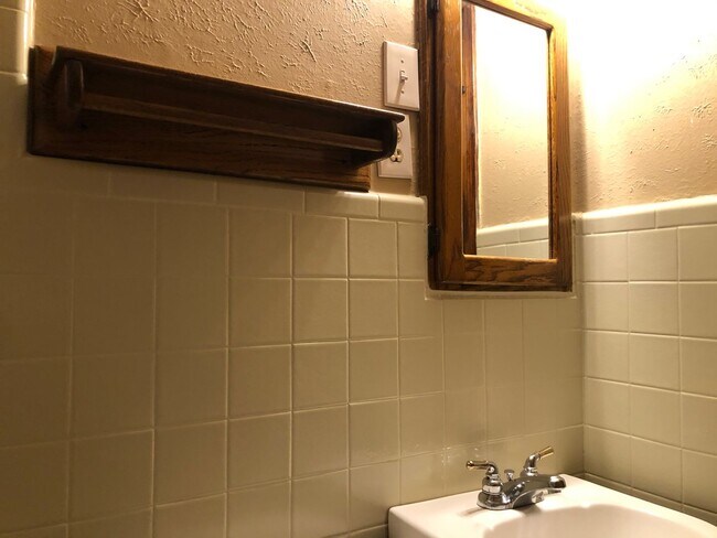 Foto del edificio - AVAILABLE NOW 2 BEDROOM 1 BATH IN SOUTH FO...