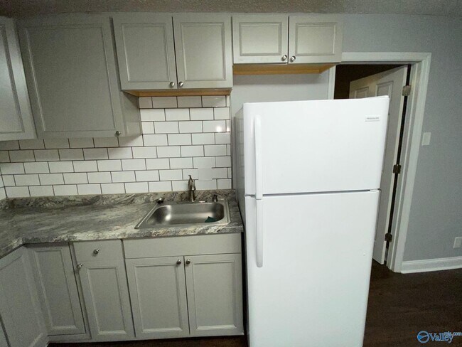 Building Photo - 2940 Hood Rd SW