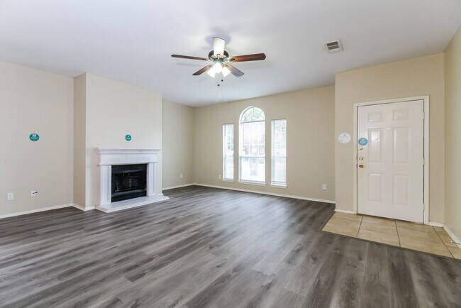 Building Photo - 2321 Wildwood Ln