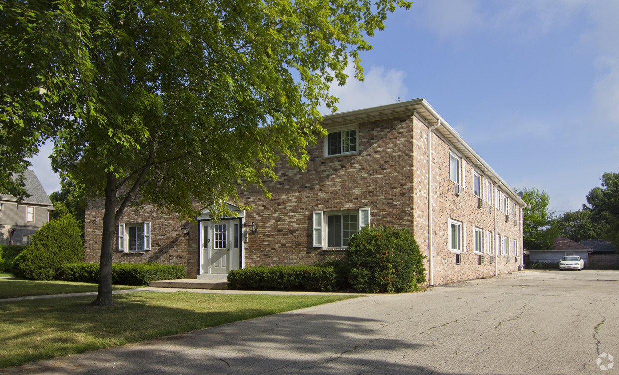 Primary Photo - Carriage House