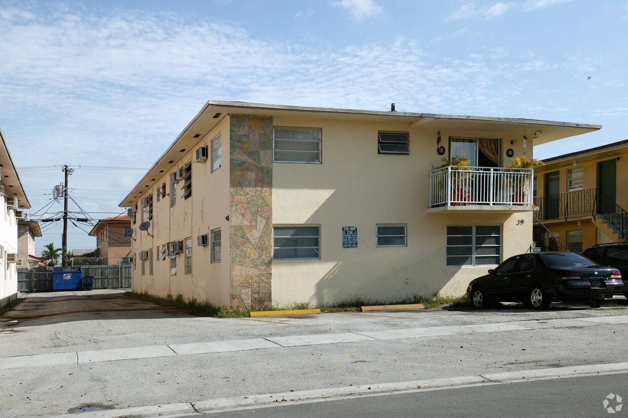 Exterior - 39 W 7th St