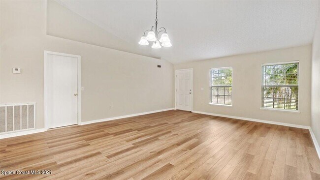 Building Photo - 494 Paigo St SE