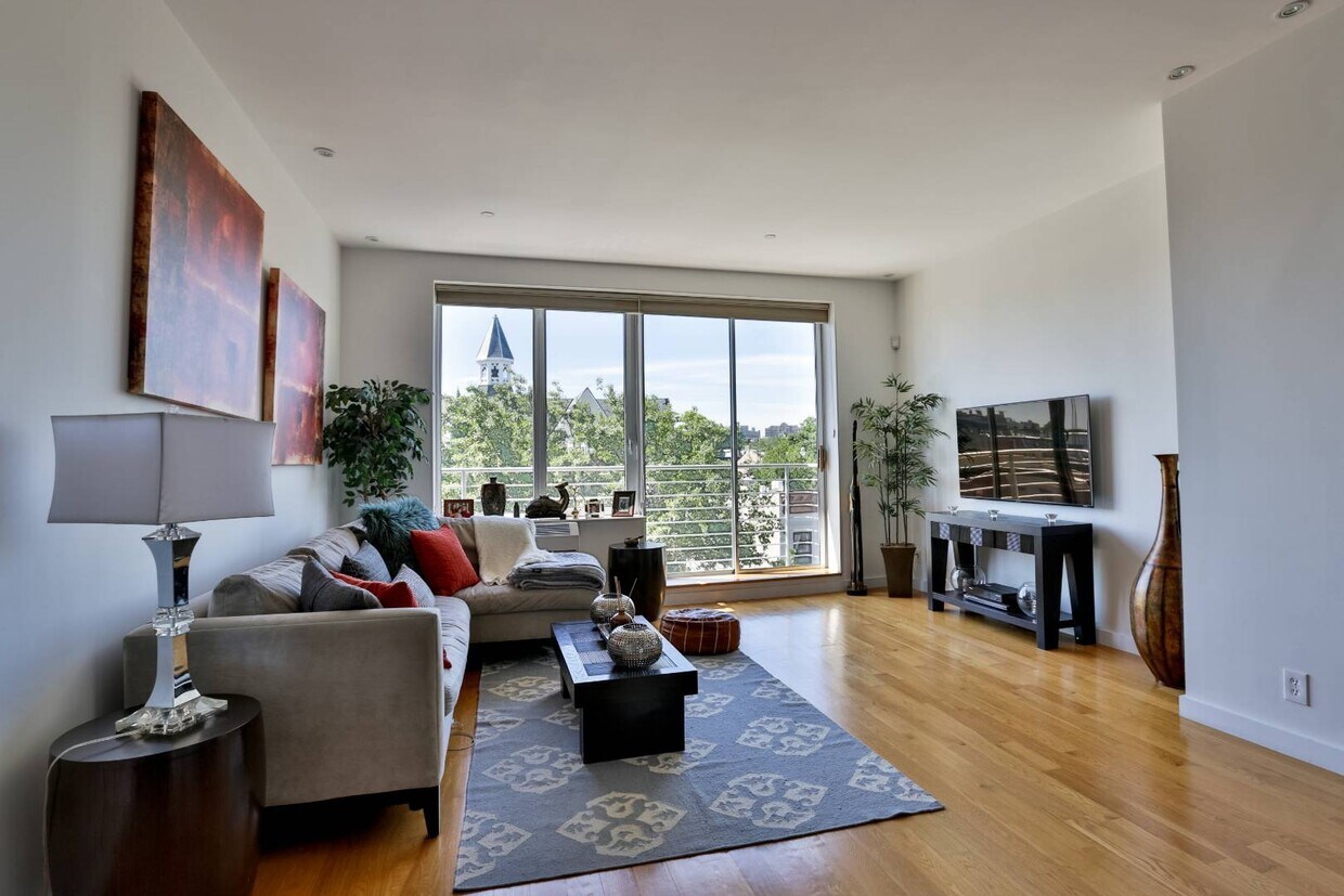 Foto principal - 111 Monroe St