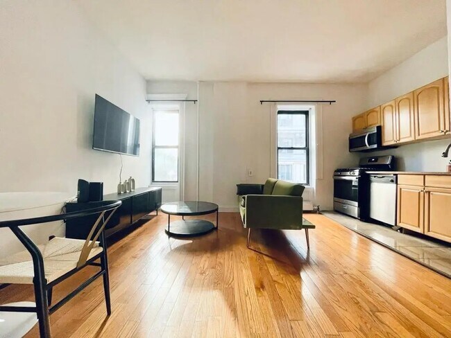 Foto del edificio - Furnished room/NOT APARTMENT