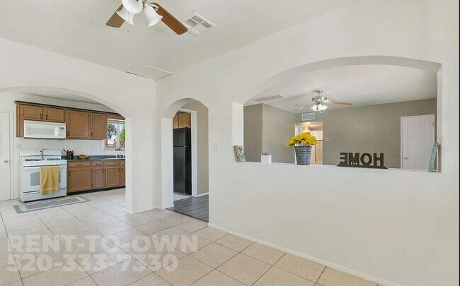 Building Photo - 418 E McMillan Dr
