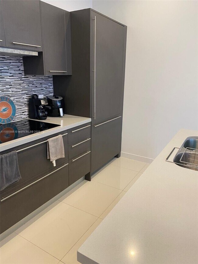 Foto del edificio - 7875 NW 107th Ave