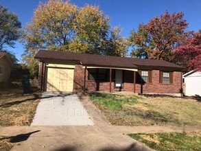 Building Photo - 11627 Petite Chalet Dr