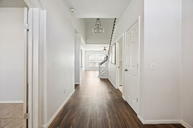 Foto del edificio - 12310 Robin Mdw Cir