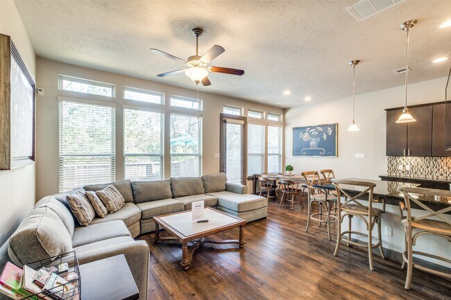 Foto del edificio - 86 Aventura Pl