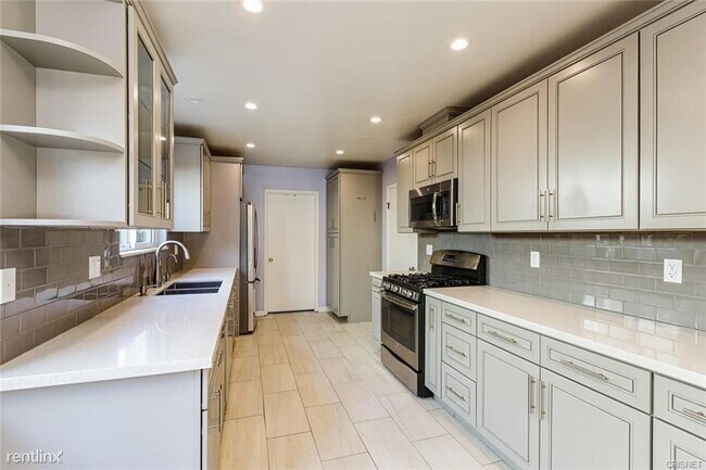 Foto del edificio - 3 br, 2 bath House - 12832 Kling St
