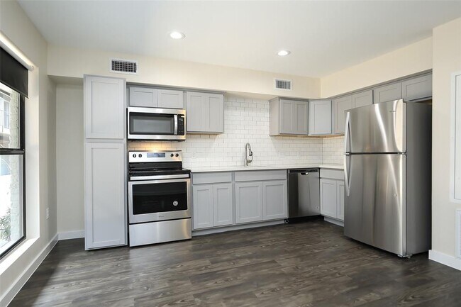 Building Photo - 5504 La Branch St