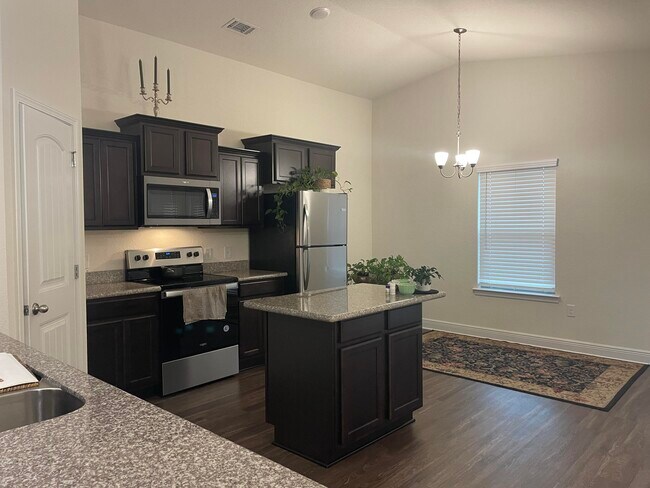 Foto del edificio - 6217 Redberry Dr