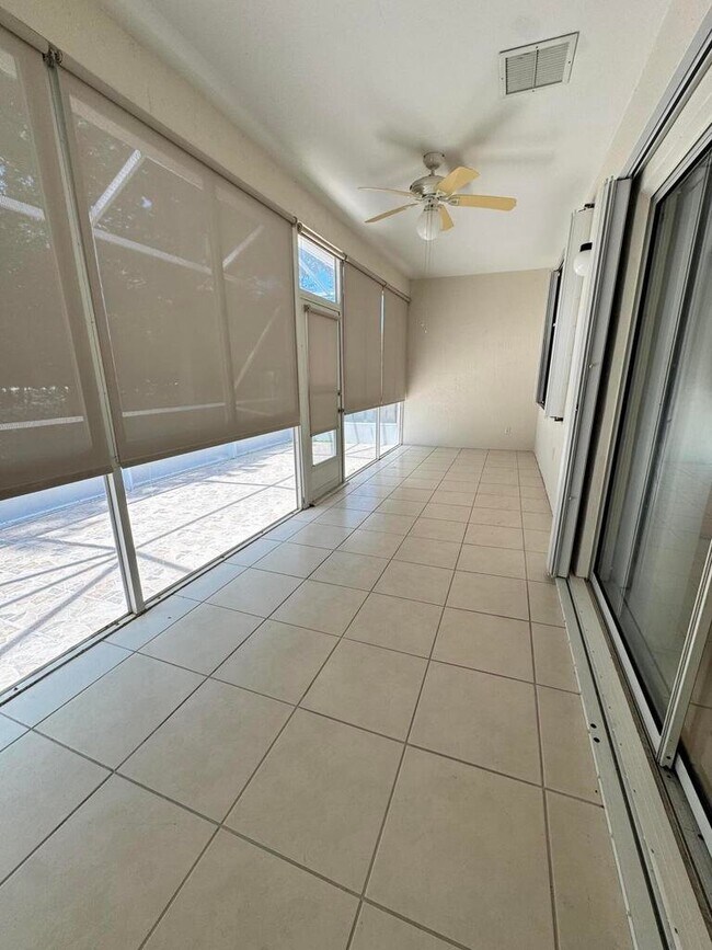 Foto del edificio - 10895 Fillmore Dr