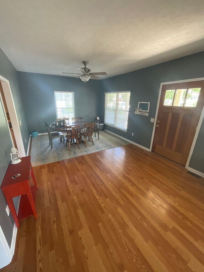 Building Photo - ****AVAILABLE AUGUST 2026**** Large 3 bed,...