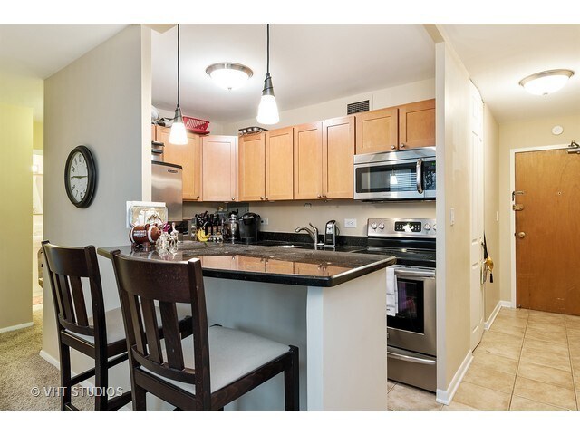 Building Photo - 555 W Cornelia Ave