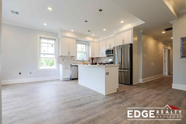 Building Photo - 144 Franklin St