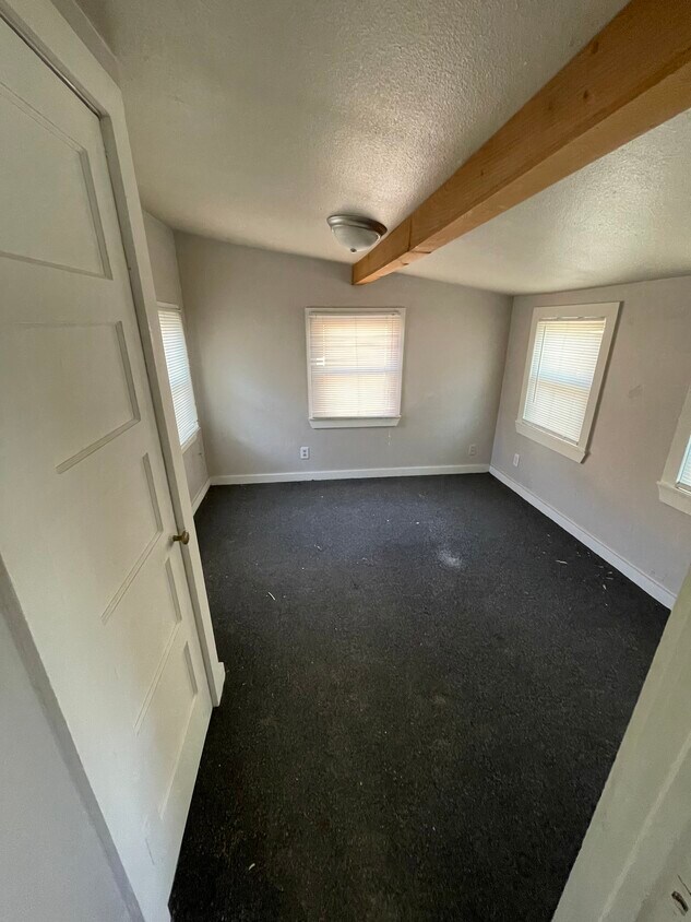 Dormitorio - 437 Preusser St
