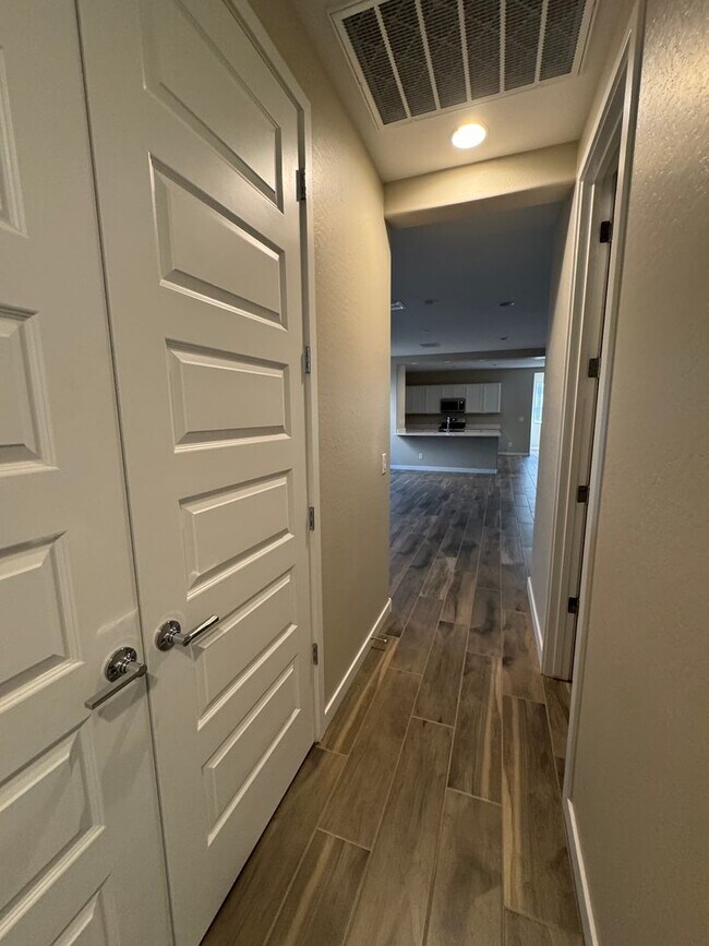 Foto del edificio - 2048 W Sienna Bouquet Pl