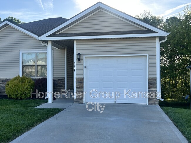 Building Photo - 9402 N Robinhood Ave