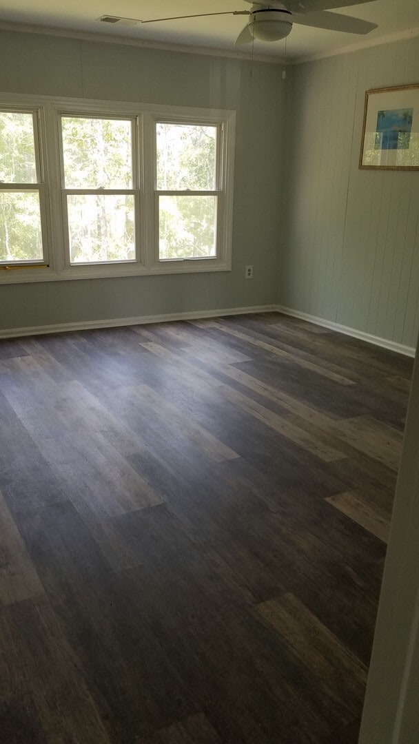 Building Photo - 5 bedroom / 4 bath home with a short drive to the beach!