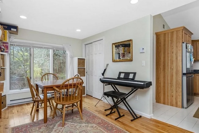 Dining Area - 64 Shore Rd