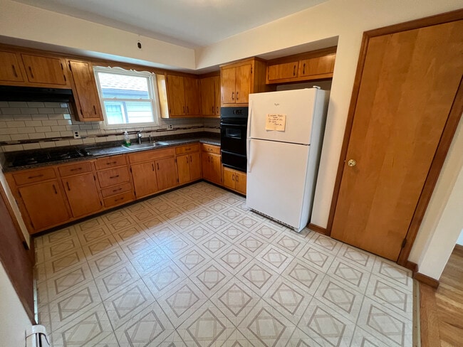 Building Photo - 716 Jefferson Ave