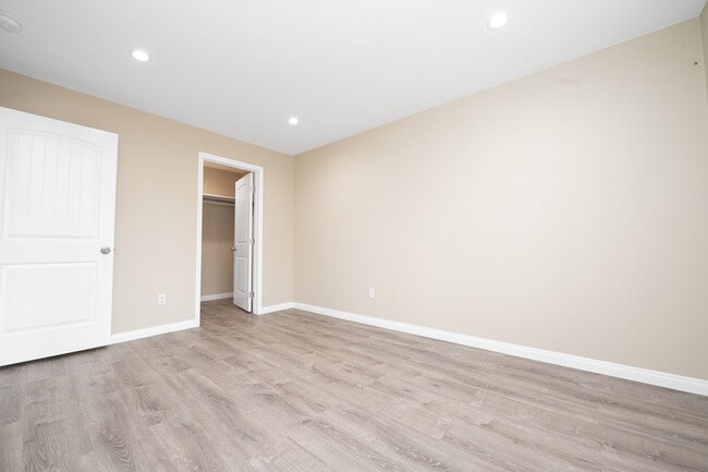 Building Photo - 2740 S Rimpau Blvd