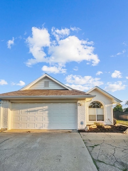 Photo - 909 Plantation Dr House