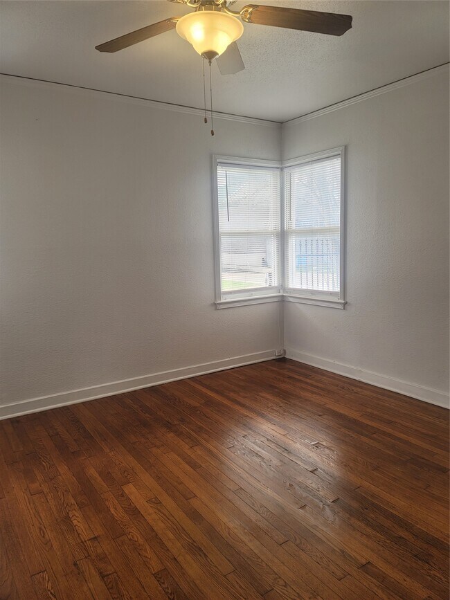 Foto del edificio - 1920 Binz St