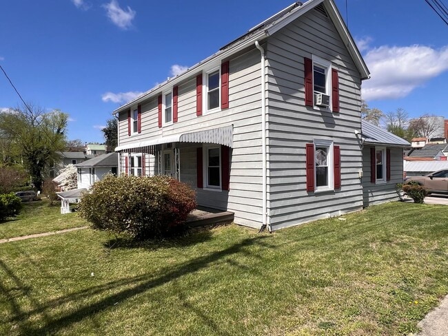 Building Photo - 1101 Cherry Ave