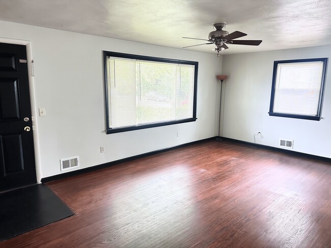 Foto del edificio - House - 3 bedroom, - 115 Burben Way