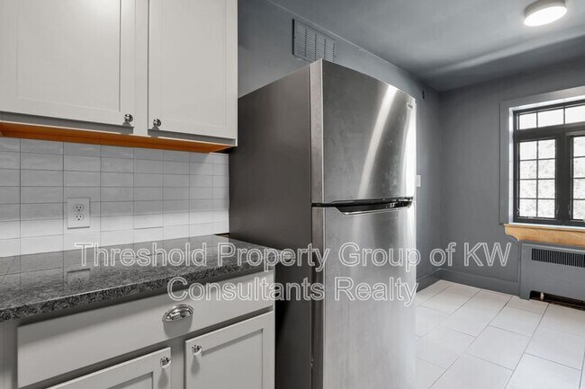 Foto del edificio - 451 E Town St