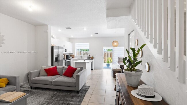 Foto del edificio - KEYS GATE RESIDENTIAL