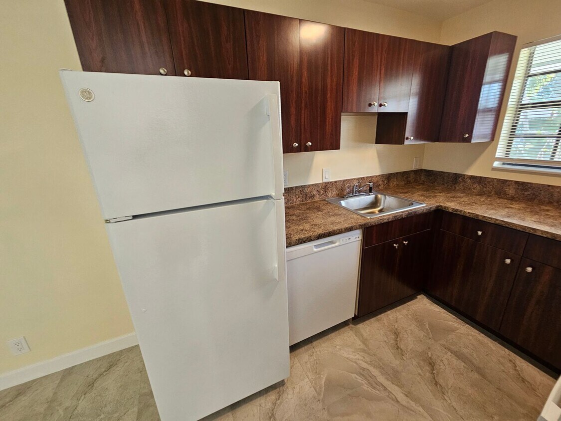 Primary Photo - 925-927 Duplex