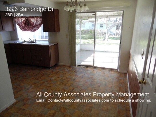 Foto del edificio - 3226 Bainbridge Dr