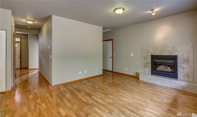 Building Photo - Beautiful Home Near Parks and Schools