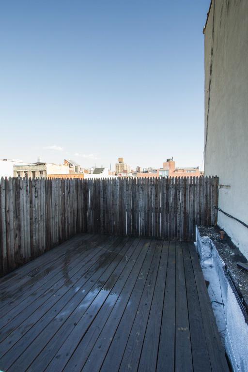 Foto del edificio - 382 E 10th St