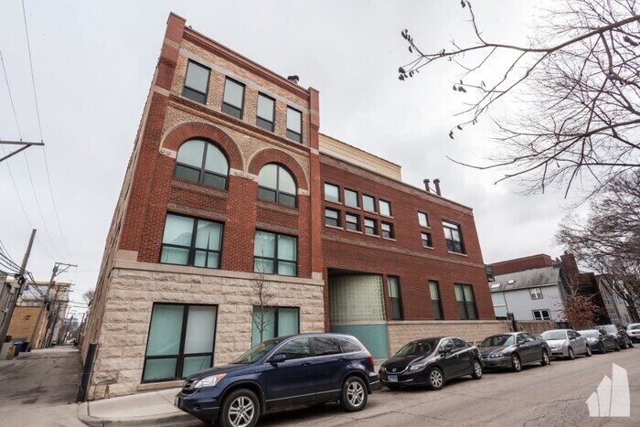 Primary Photo - 2343 N Greenview Ave