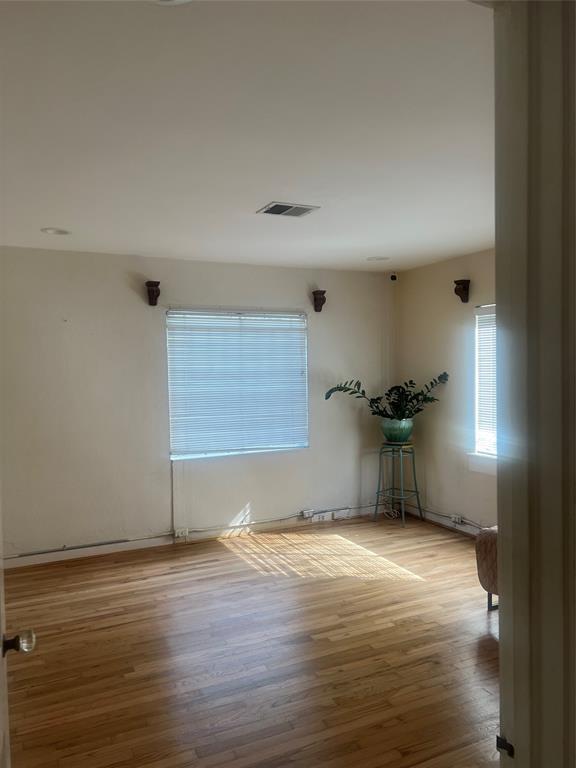 Foto del edificio - 8453 Howard Dr