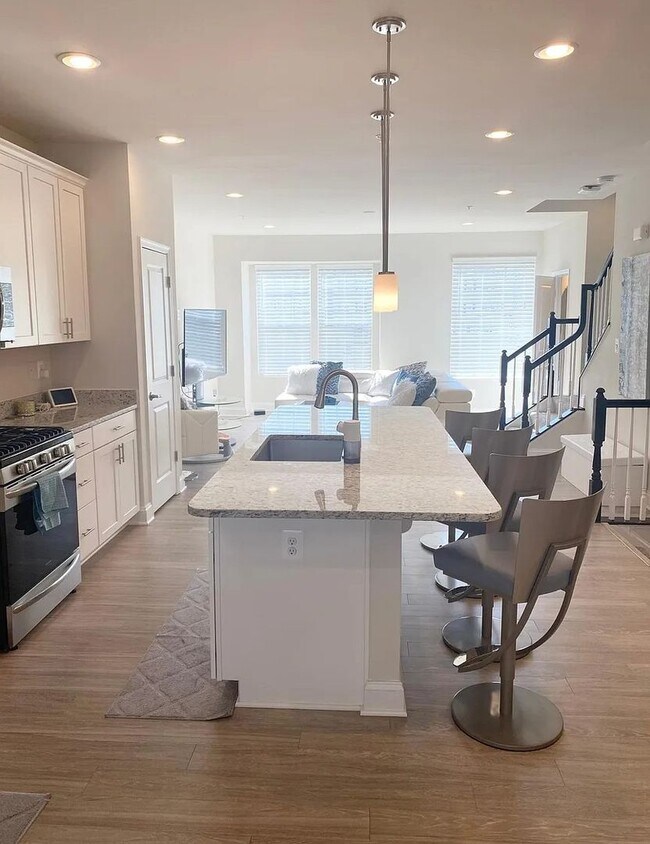 Building Photo - Beautiful 3-Story Townhouse with Exception...