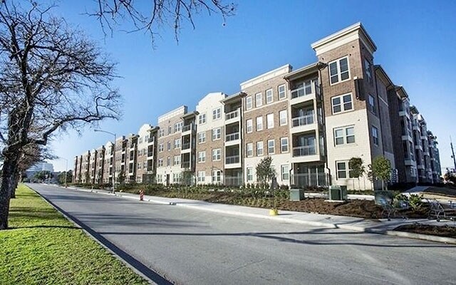 Primary Photo - 145 S Heights Blvd