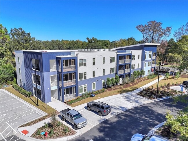 Building Photo - Ethos 622