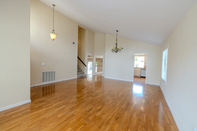 Foto del edificio - 7588 Rock Canyon Dr