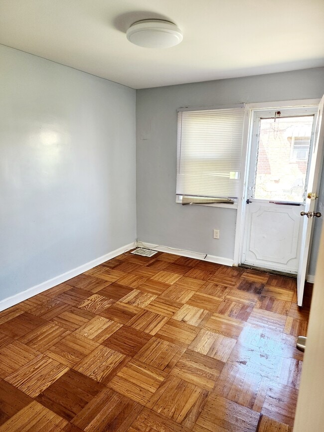 Building Photo - 5316 Glenloch St