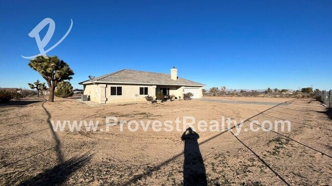 Foto del edificio - Rare 4 Bed, 2 Bath Phelan Home!!!