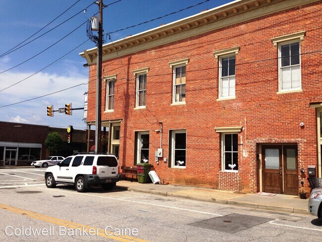 Building Photo - 2 br, 2 bath House - 101-A E. Trade Street
