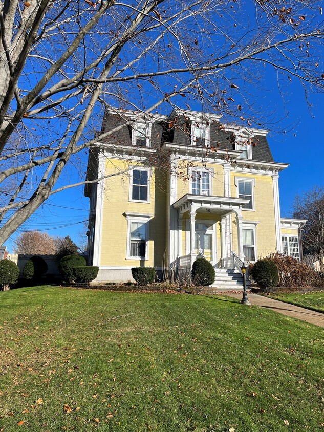 Downtown Historic House - 128 Main St